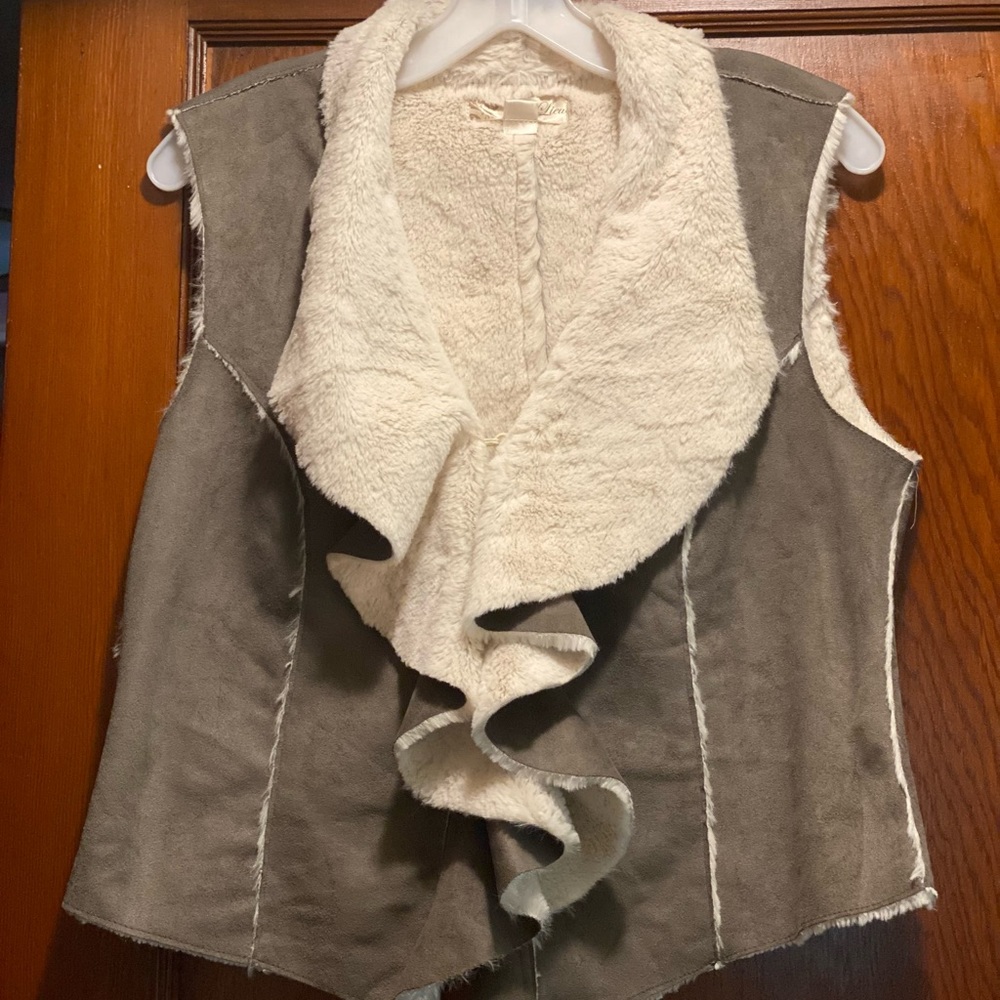 Fur vest